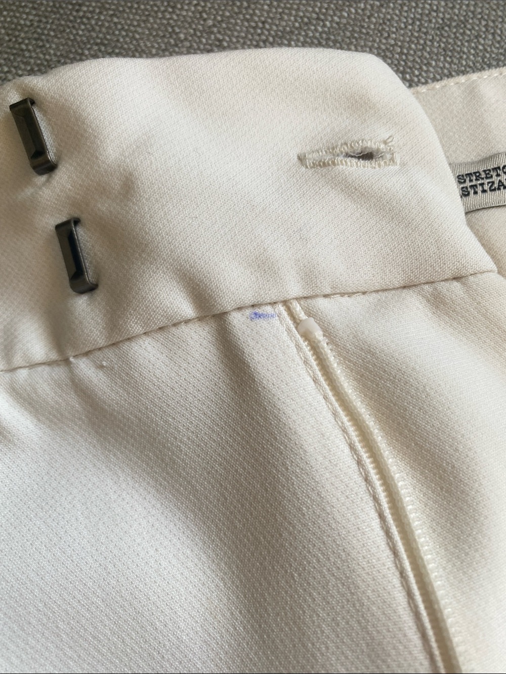 NWT A New Day Women’s High-Rise Cream Stretch Pleated Trouser Shorts Size 4 - Picture 4 of 6